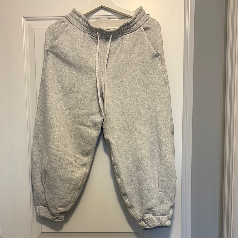 Lululemon Loungeful Oversized-fit highrise cropped jogger, Heathered light grey